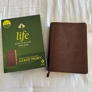 NLT Life Application Study Bible Large Print